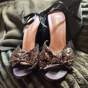 Bow-Embellished Ankle-Strap Heels in Black and Gold by